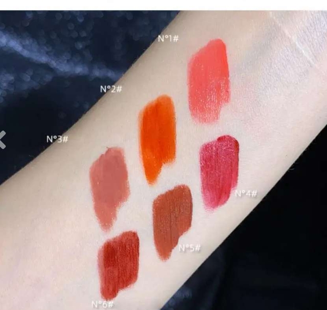 روج شفاه ثابت بلمعه خفيفه2