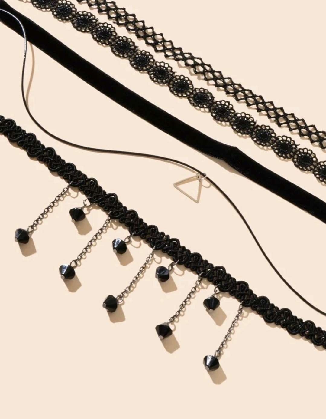 قلادة بديكور خرز 4 قطع2