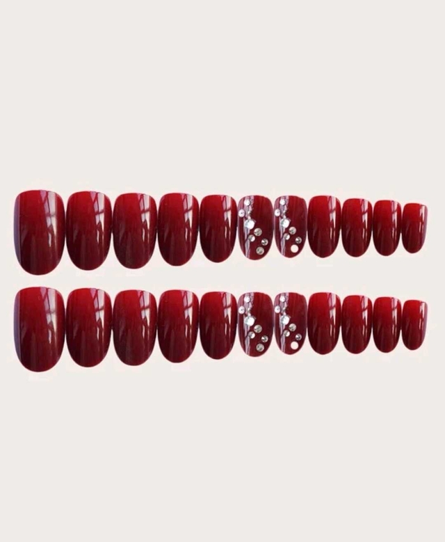 أظافر مزيفة بشكل البيضاوي6