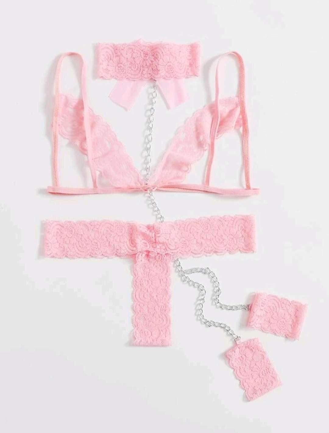 طقم ملابس داخلي دانتيل مزهر مع سلسال2 طقم ملابس داخلي دانتيل مزهر مع سلسال2