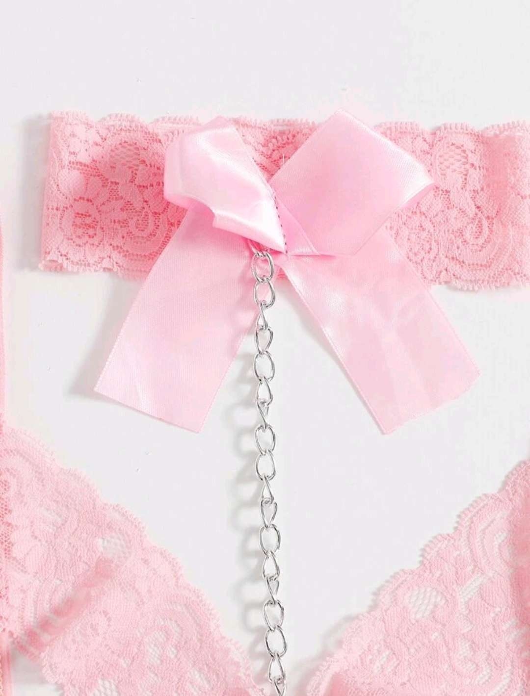 طقم ملابس داخلي دانتيل مزهر مع سلسال4 طقم ملابس داخلي دانتيل مزهر مع سلسال4