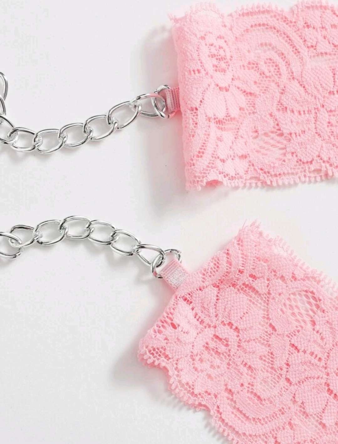 طقم ملابس داخلي دانتيل مزهر مع سلسال5 طقم ملابس داخلي دانتيل مزهر مع سلسال5