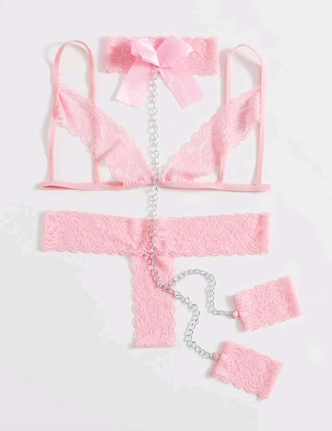 طقم ملابس داخلي دانتيل مزهر مع سلسال3 طقم ملابس داخلي دانتيل مزهر مع سلسال3